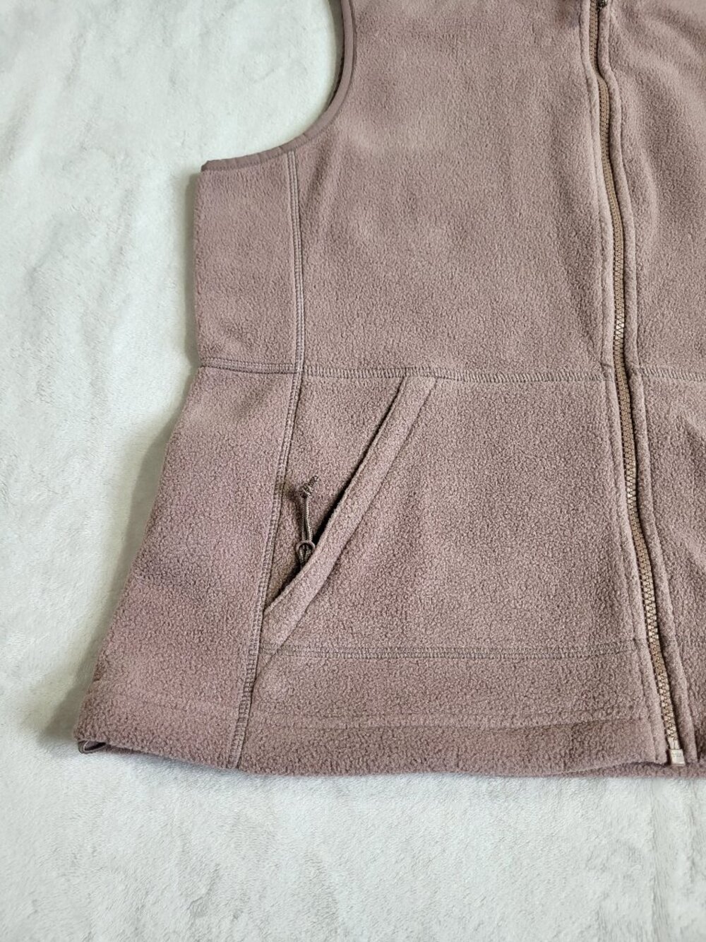 LL Bean  Women's Mountain Classic Fleece Mauve Taupe Vest - L PET - Picture 4 of 11